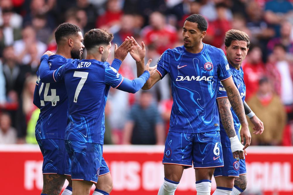 足球西甲双雄同日失分，冠军悬念再次被点燃